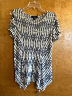 AGB Navy and Gray Short Sleeve Patterned Knit Top